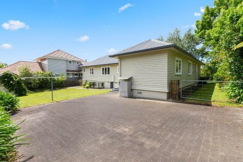 Roto City Stay - Rotorua Holiday Home