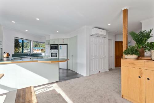 The Lights House - Beachfront Ohope Holiday Home