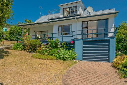 Sunshine Grove Retreat - Onemana Holiday Home