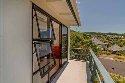Sunshine Grove Retreat - Onemana Holiday Home