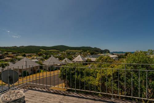 Sunshine Grove Retreat - Onemana Holiday Home