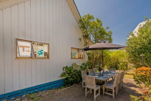 Sunshine Grove Retreat - Onemana Holiday Home