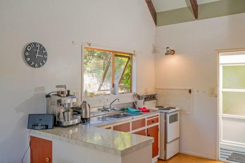 Sunshine Grove Retreat - Onemana Holiday Home