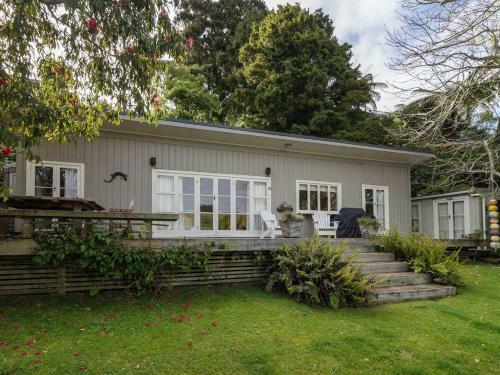 Cossey's Cottage - Okere Falls Holiday Home