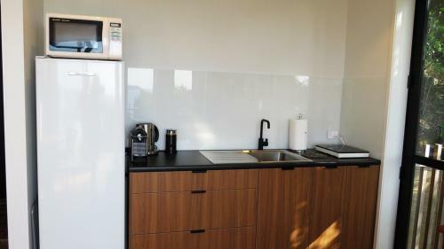 Wave Song - Waiheke Escapes