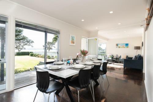 Wairangi Beach Cottage - Paihia Beach House