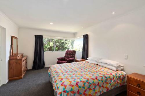 Sun On Seaview - Paraparaumu Beach Holiday Home