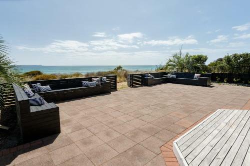 Absolute Beachfront On Peaceful Karewa Parade