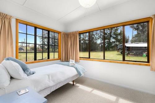 Wanaka Stone Cottage - Wanaka Holiday Home