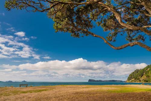 Retreat By The Beach - Pauanui Holiday Home