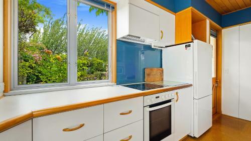 Right On The Lake - Wanaka Holiday Home