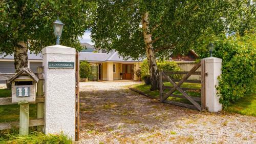Right On The Lake - Wanaka Holiday Home
