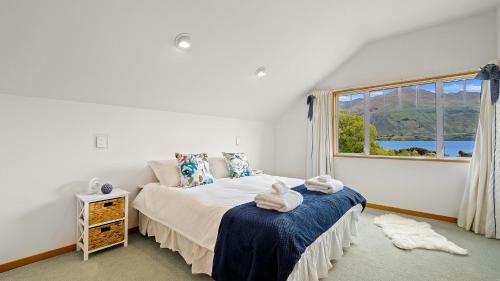 Right On The Lake - Wanaka Holiday Home