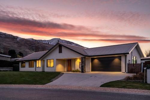 Roys Bay Lodge - Wanaka Holiday Home