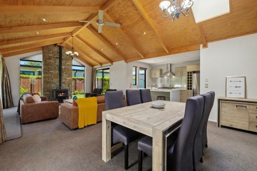 Roys Bay Lodge - Wanaka Holiday Home