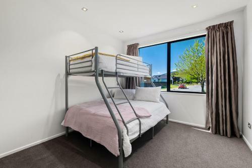 Roys Bay Lodge - Wanaka Holiday Home