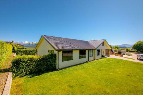 Roys Bay Lodge - Wanaka Holiday Home