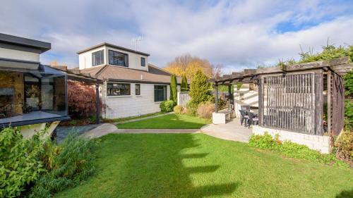 Cherry Lodge - Wanaka Holiday Home