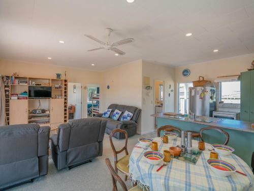 Harbour View Haven - Pauanui Holiday Home