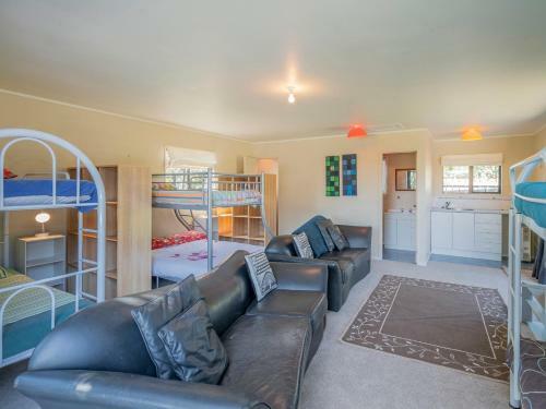Sunny Winderton - Pauanui Holiday Home