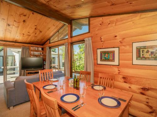 Sunny Winderton - Pauanui Holiday Home