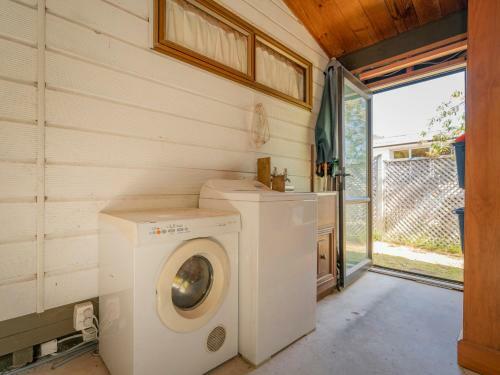Sunny Winderton - Pauanui Holiday Home