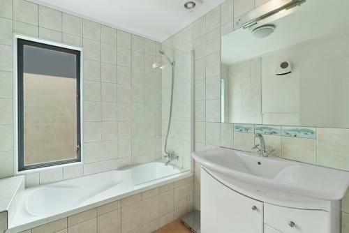 The Hidden Gem - Wanaka Holiday Home