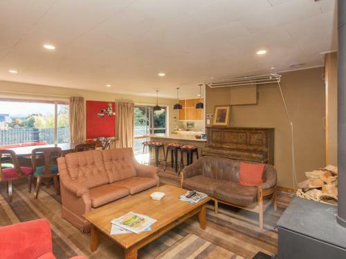 The Long House - Wanaka Holiday Home - Bachcare Nz