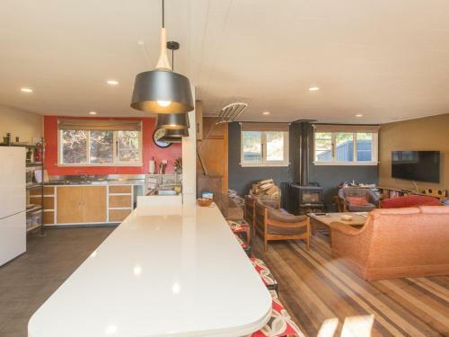 The Long House - Wanaka Holiday Home - Bachcare Nz