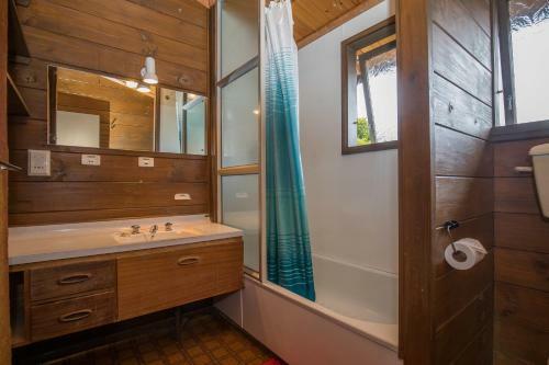 Lakeside Escape - Wanaka Holiday Bach