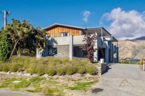 Matai Views - Wanaka Holiday Home