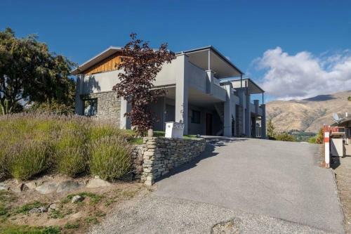 Matai Views - Wanaka Holiday Home