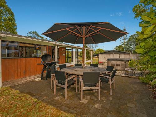 Hear The Waves - Pauanui Holiday Home