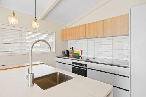 Renovated Wanaka Classic With Lake Views