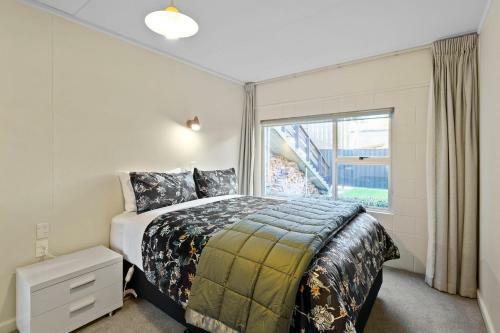 Renovated Wanaka Classic With Lake Views