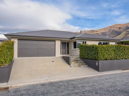 Meadowstone Retreat - Wanaka Holiday Home