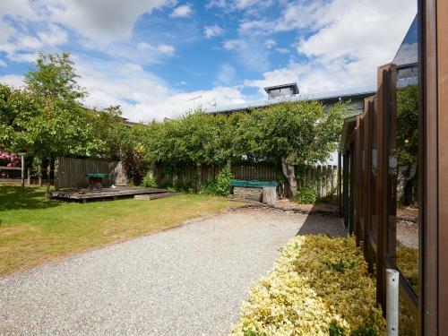 Lakeside Serenity - Wanaka Holiday Home