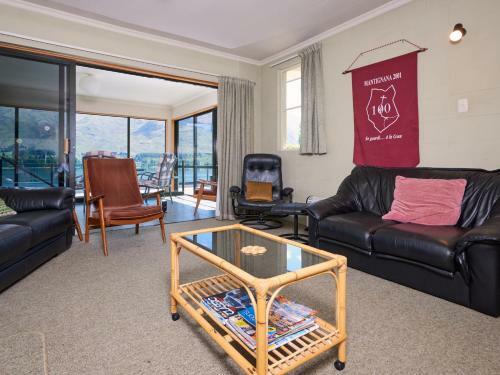 Lakeside Serenity - Wanaka Holiday Home