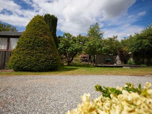 Lakeside Serenity - Wanaka Holiday Home
