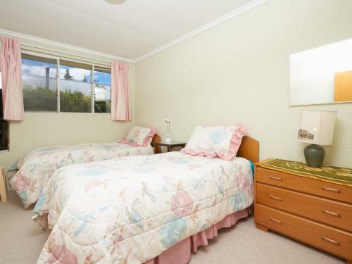 Lakeside Serenity - Wanaka Holiday Home