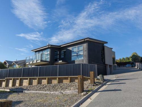 Picture Perfect - Wanaka Holiday Home