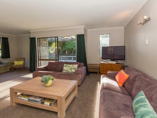 Kowhai Cottage - Wanaka Holiday Home