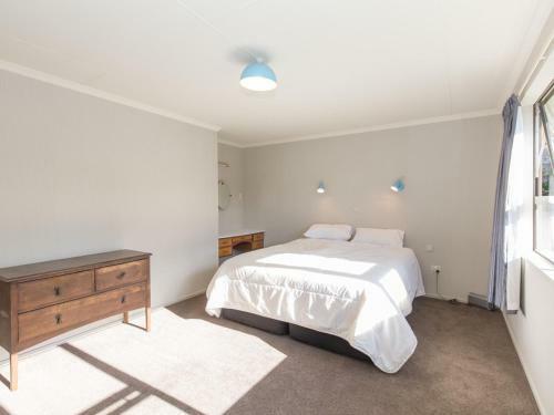 Kowhai Cottage - Wanaka Holiday Home