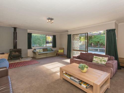 Kowhai Cottage - Wanaka Holiday Home