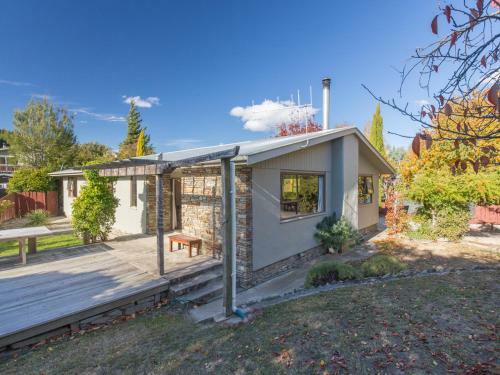 Kowhai Cottage - Wanaka Holiday Home