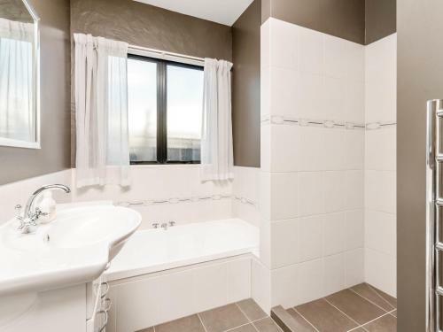 Willowridge Escape - Wanaka Holiday Home