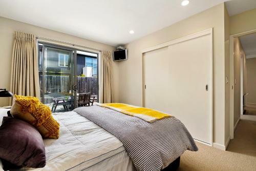 Casa Central Wanaka - Wanaka Holiday Home
