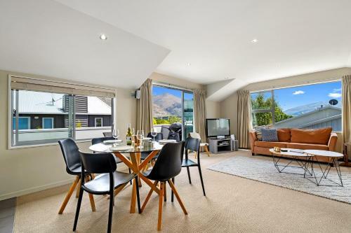 Casa Central Wanaka - Wanaka Holiday Home