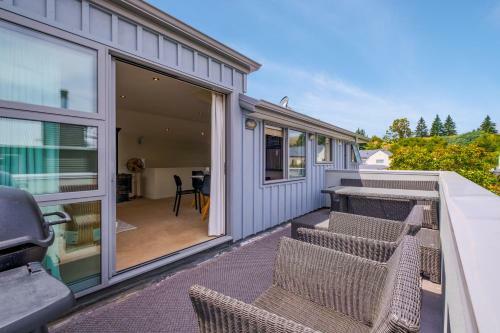 Casa Central Wanaka - Wanaka Holiday Home