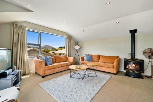 Casa Central Wanaka - Wanaka Holiday Home